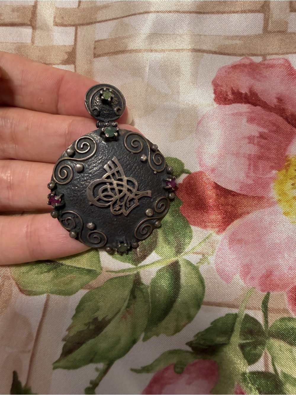 Vintage-Inspired Black and Silver Filigree Pendant Necklace - Women Jewelry